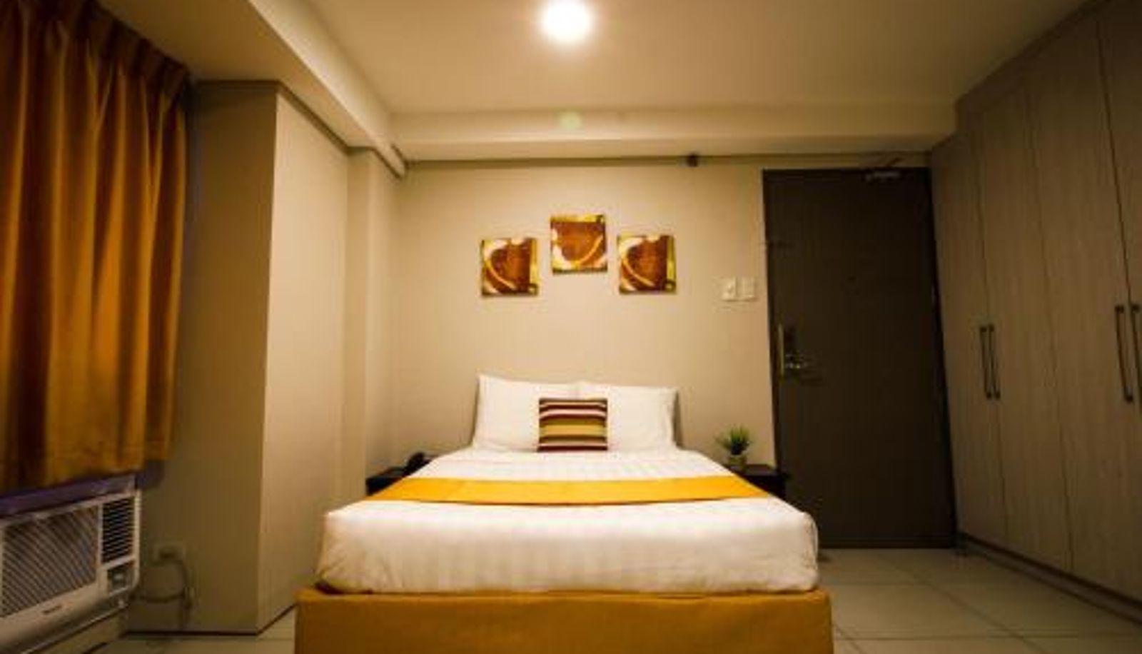 Suite - Jade Hotel and Suites