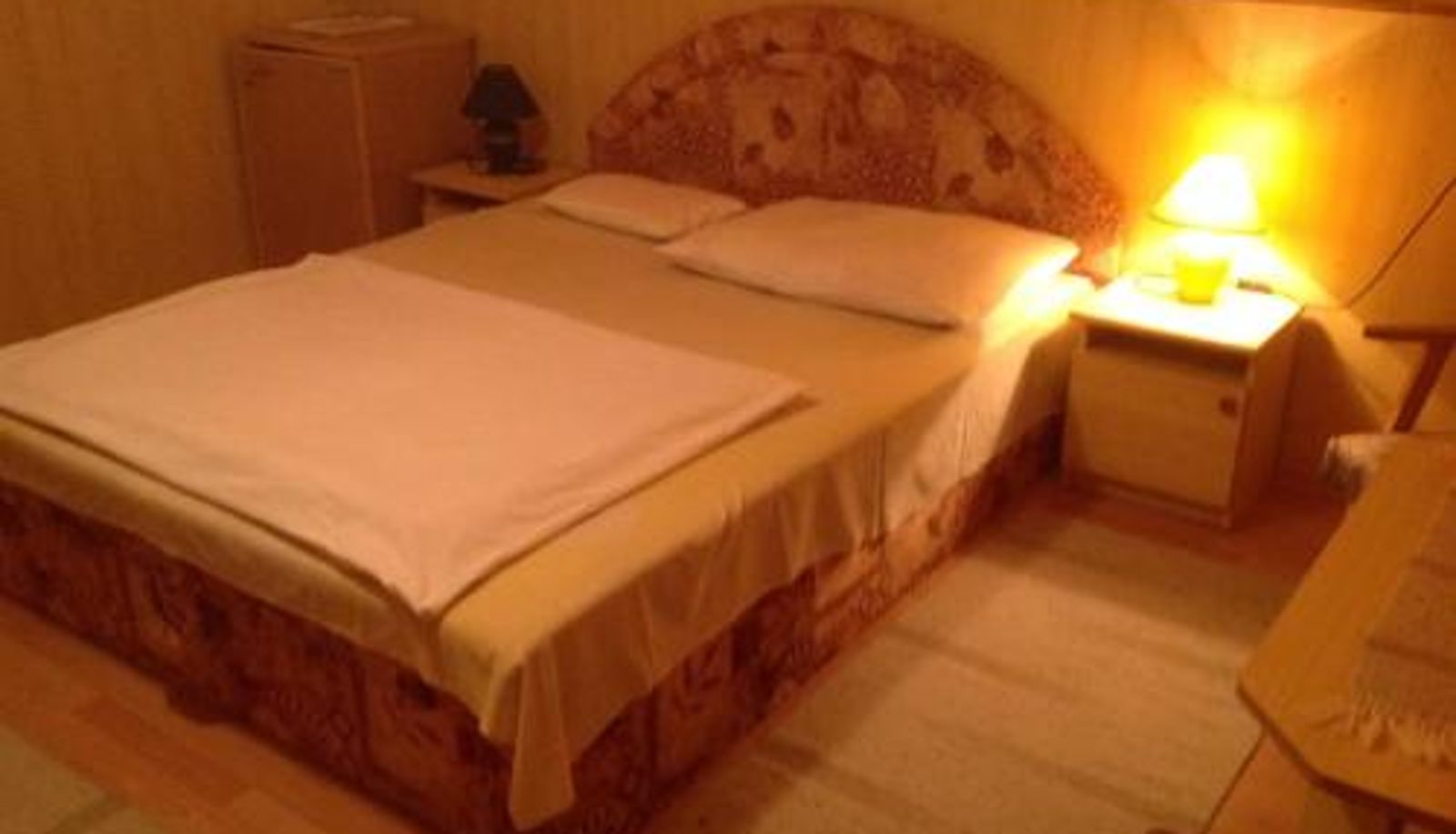 Room - Club Torony Hotel