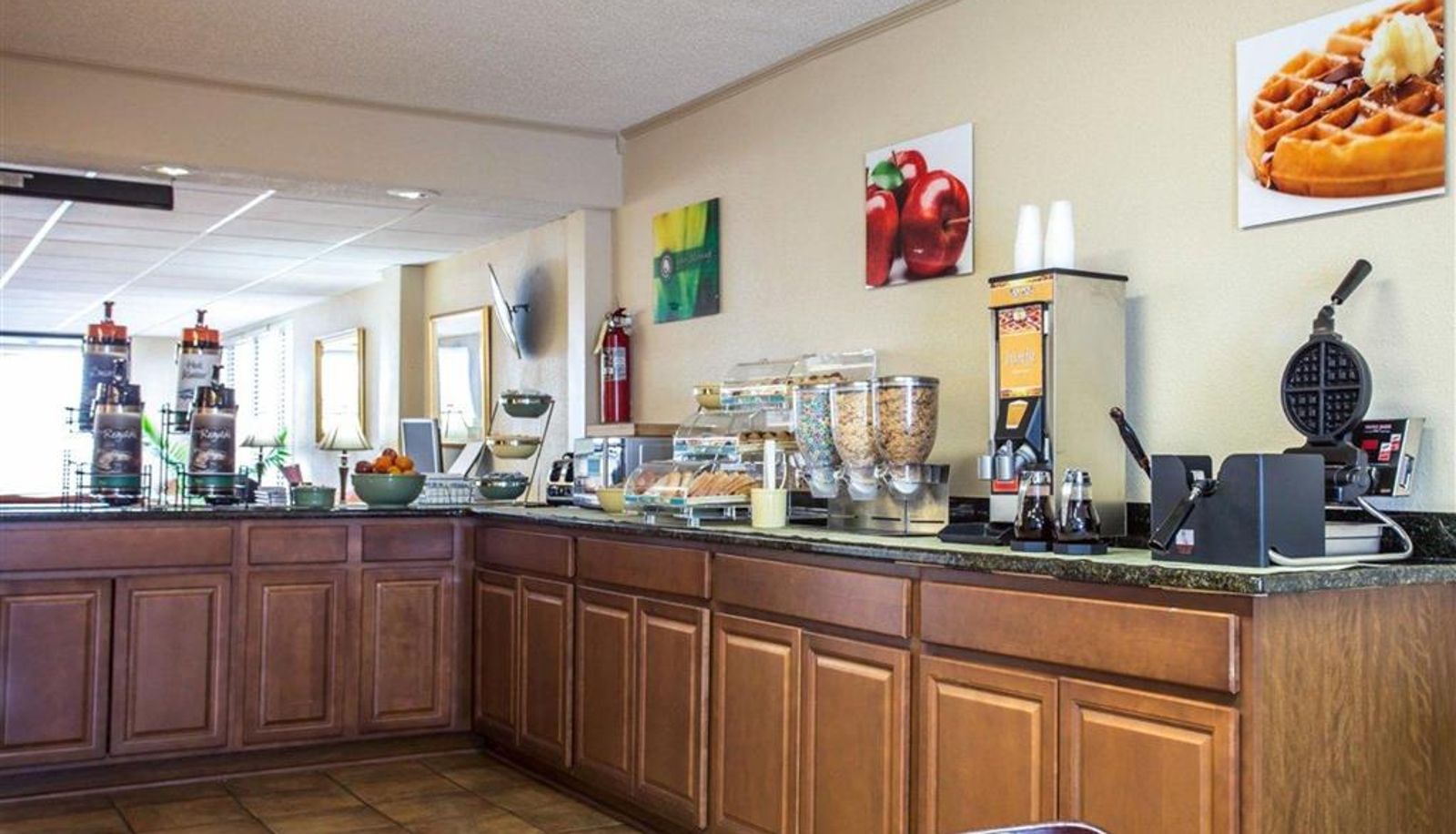 Restaurant - QUALITY INN AND SUITES