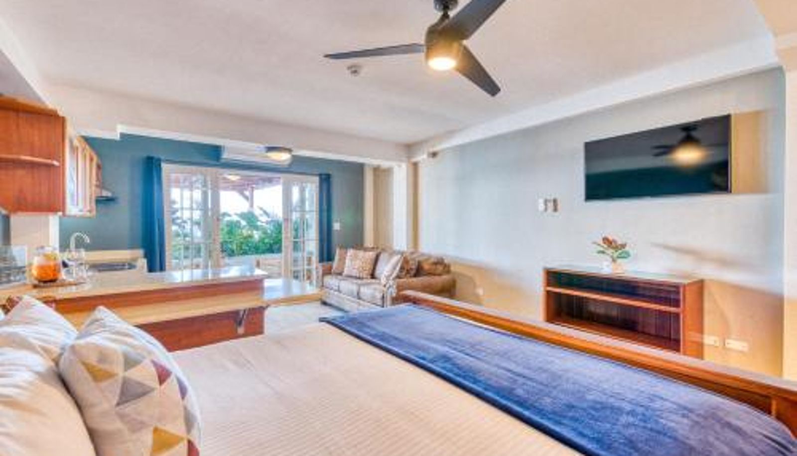 Room - Tropical Suites Hotel