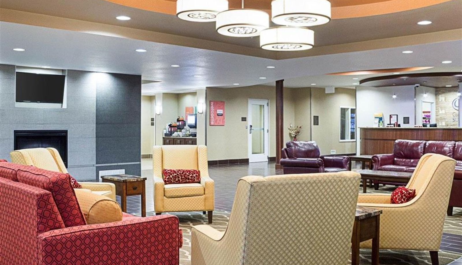 Hall - Comfort Suites Minot South