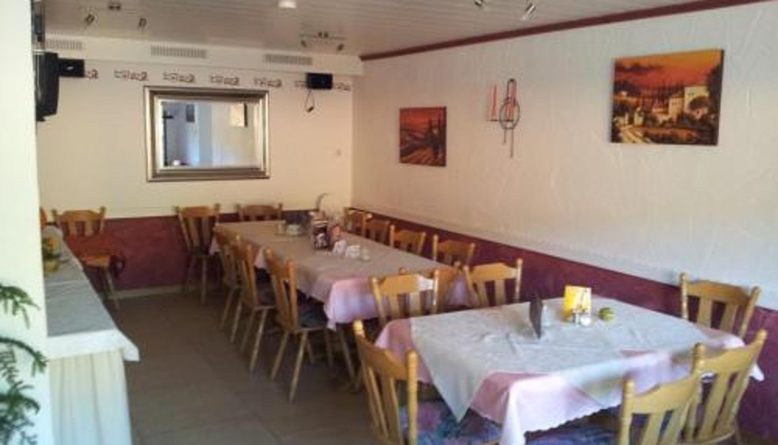 Frühstücksraum innerhalb des Restaurants - Landgasthof Zum Heiligenberg