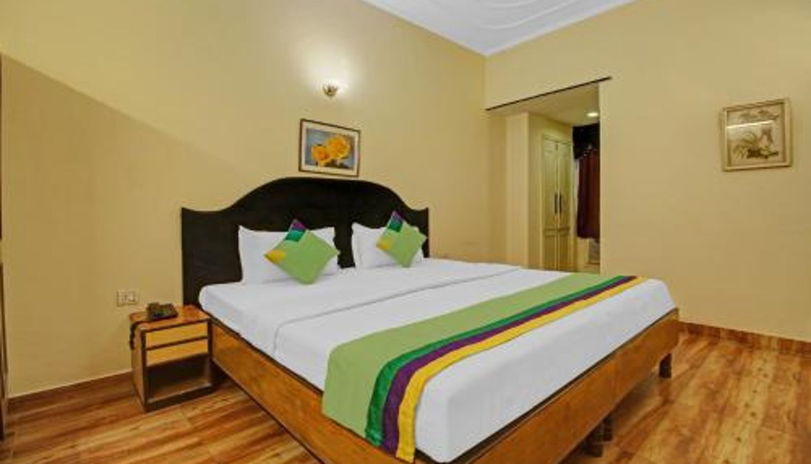 Zimmer - Camac Street Treebo Mira Inn