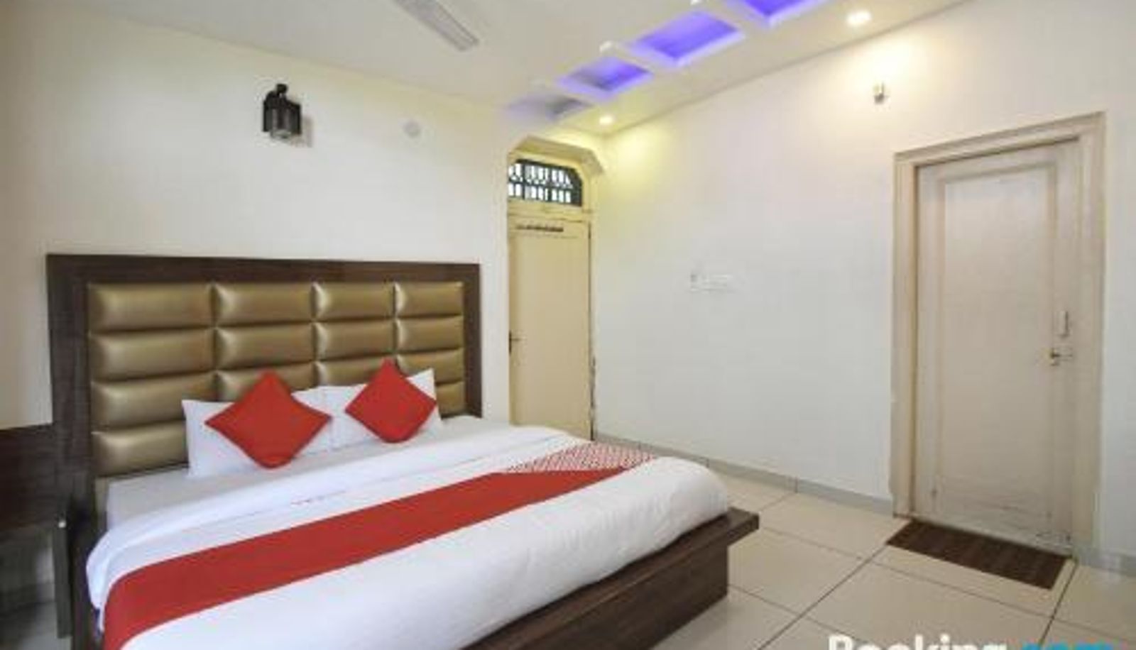 Tripla - Hotel Maa Residency