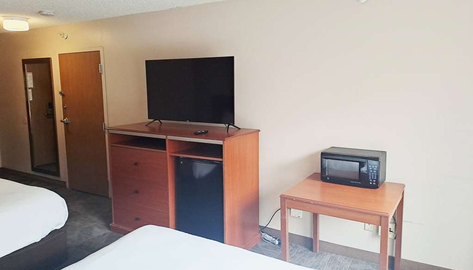 Zimmer - AmericInn by Wyndham Omaha Near Zoo