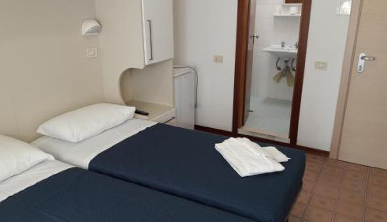 Camera - B&B - Meuble' - Hotel " CORDIALE "