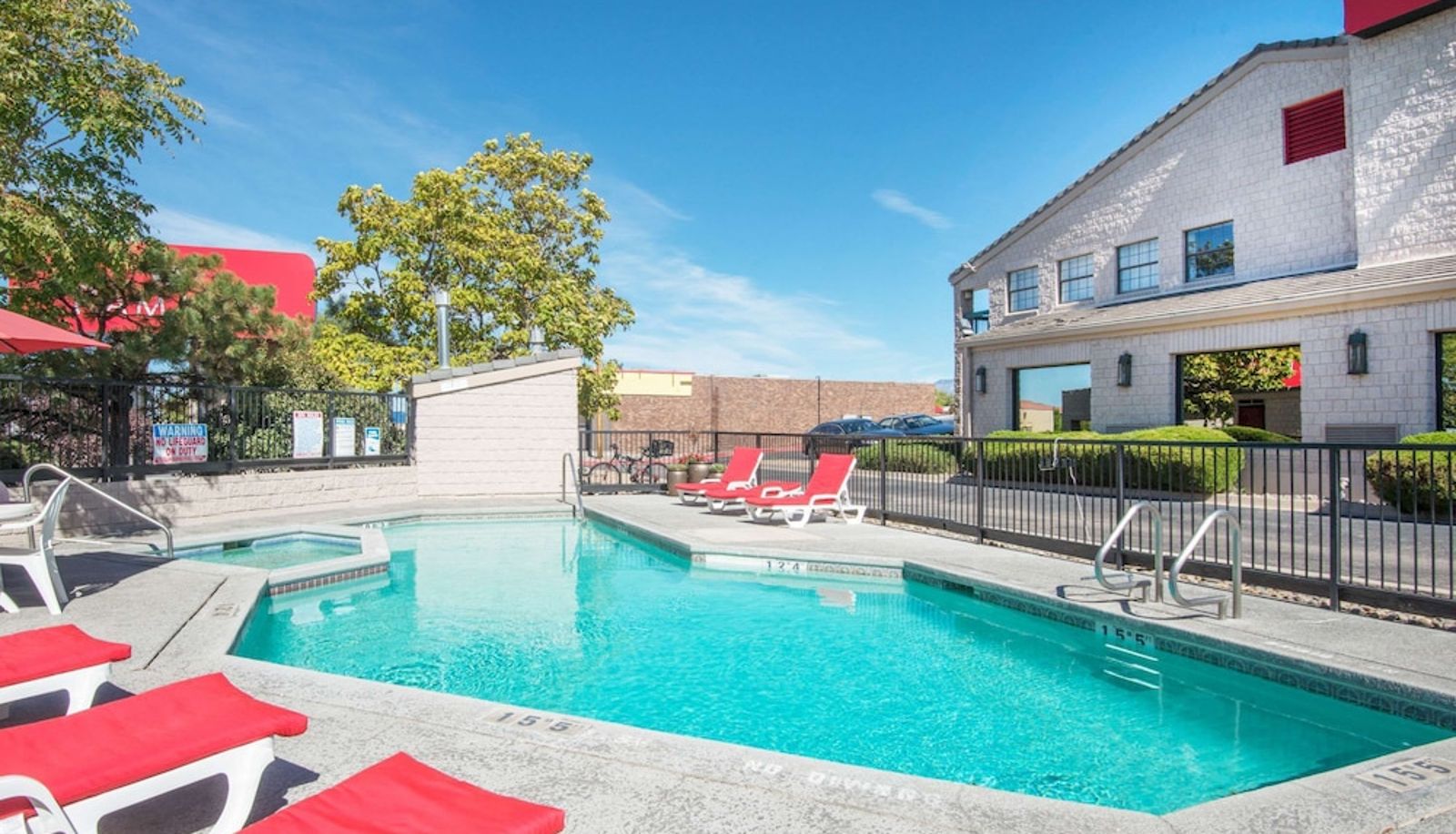 Pool - Garner Hotel ALBUQUERQUE AIRPORT by IHG