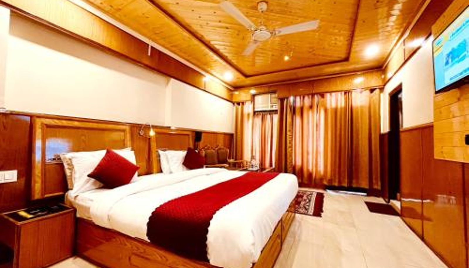 Zimmer - Hotel Amit - 5 Mins Drive to Airport