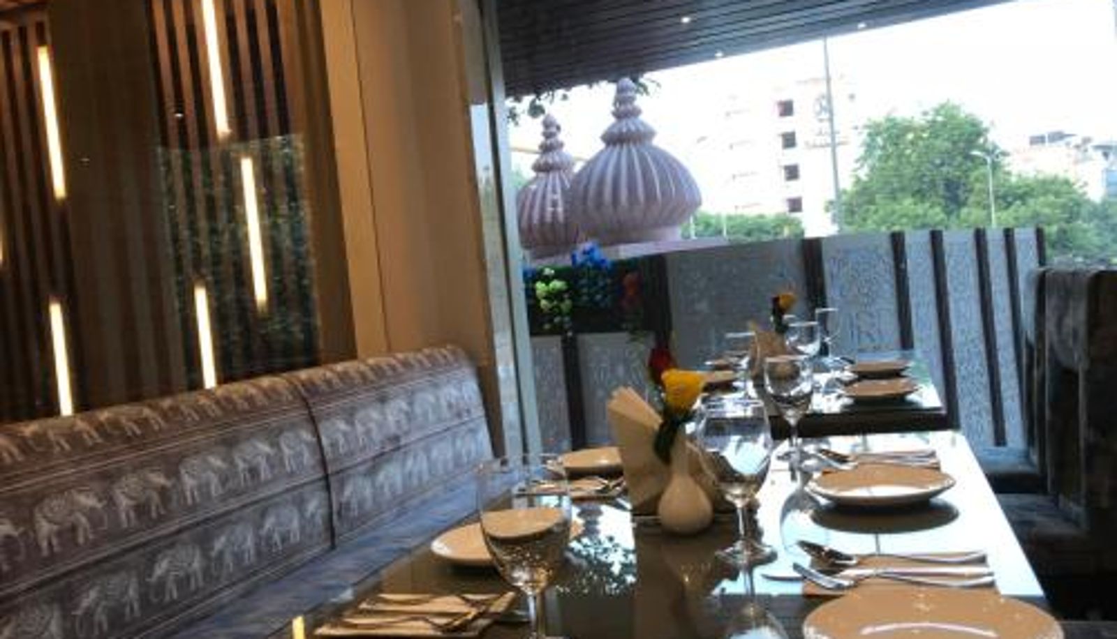 Frühstücksraum innerhalb des Restaurants - JRD Pride-Business Hotel