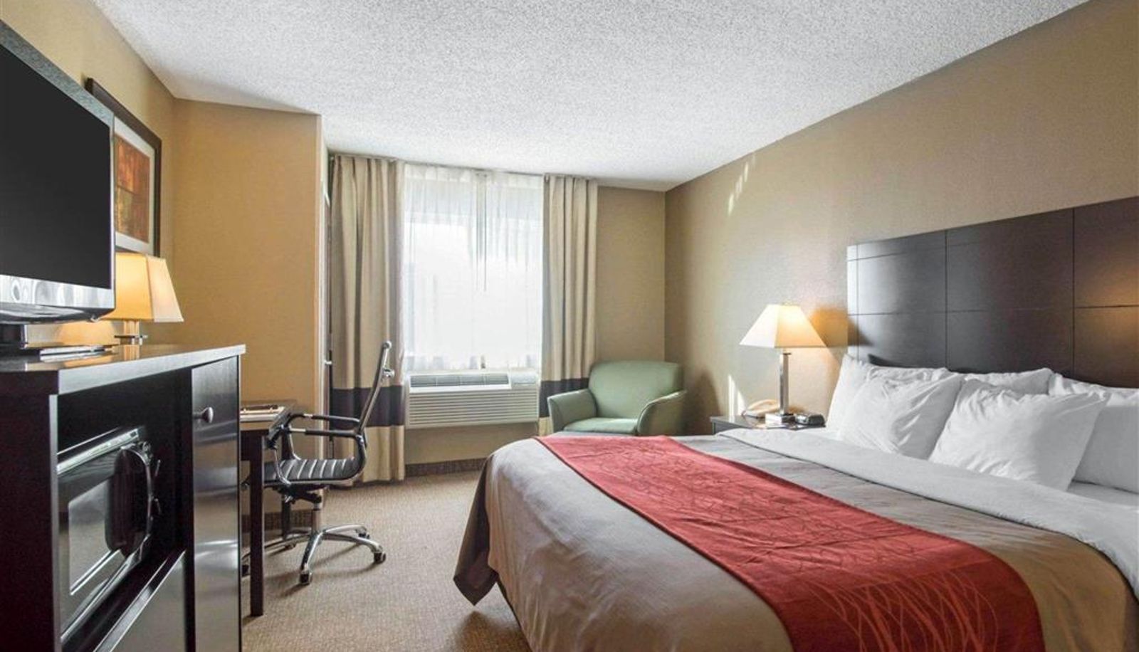 Room - Comfort Inn Saugerties
