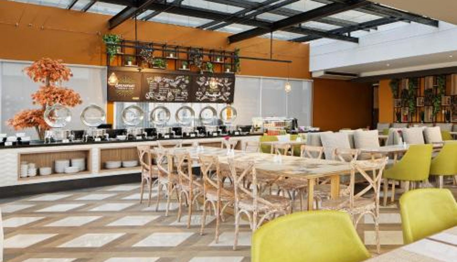 Sala de desayunos dentro del restaurante - MaxOne Platinum Hayam Wuruk