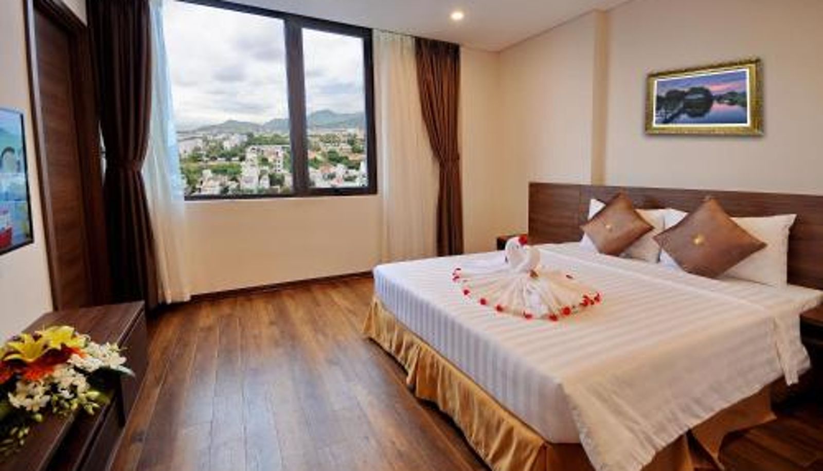 Información - Lenid Ocean View Hotel