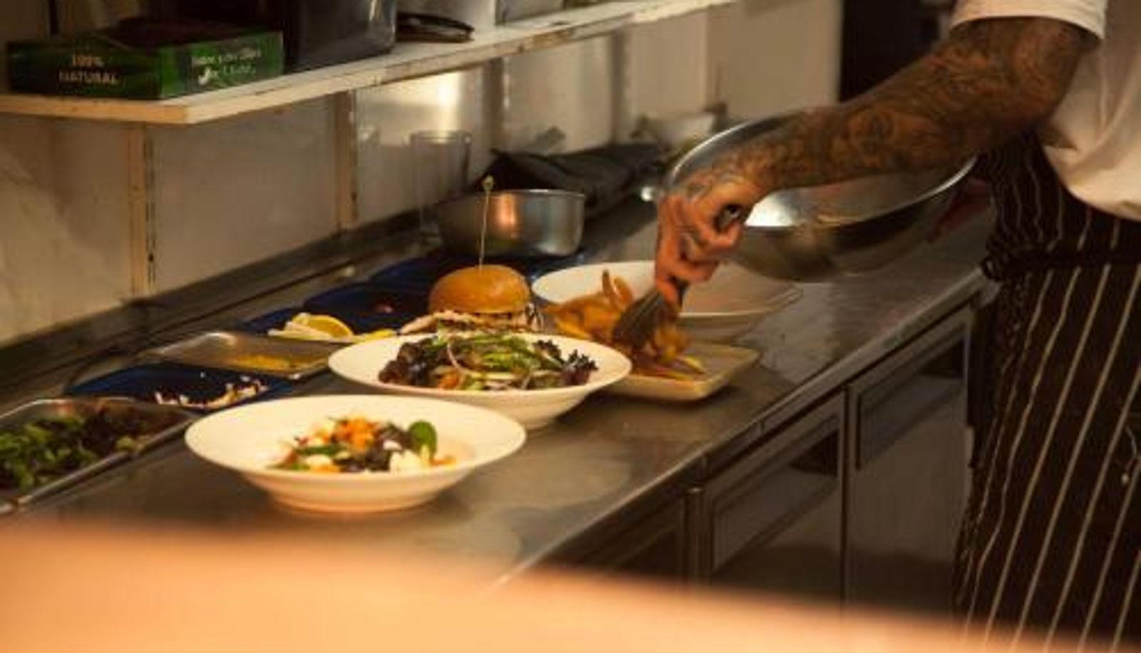 Frühstücksraum innerhalb des Restaurants - Sporties Hotel