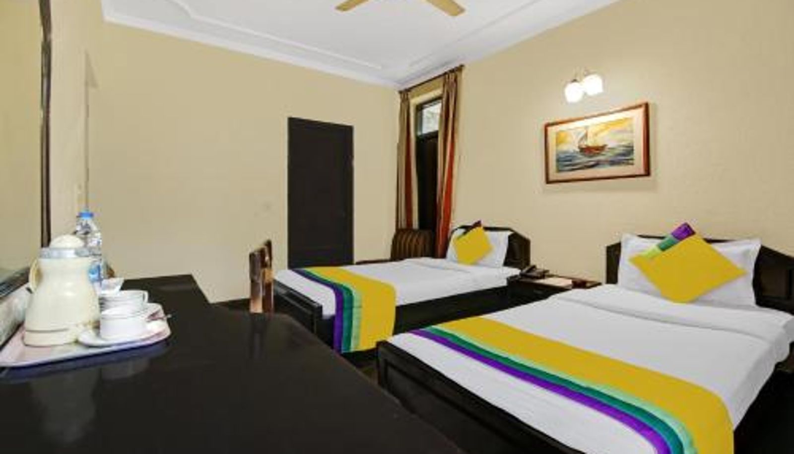 Room - Itsy Hotels Arien International