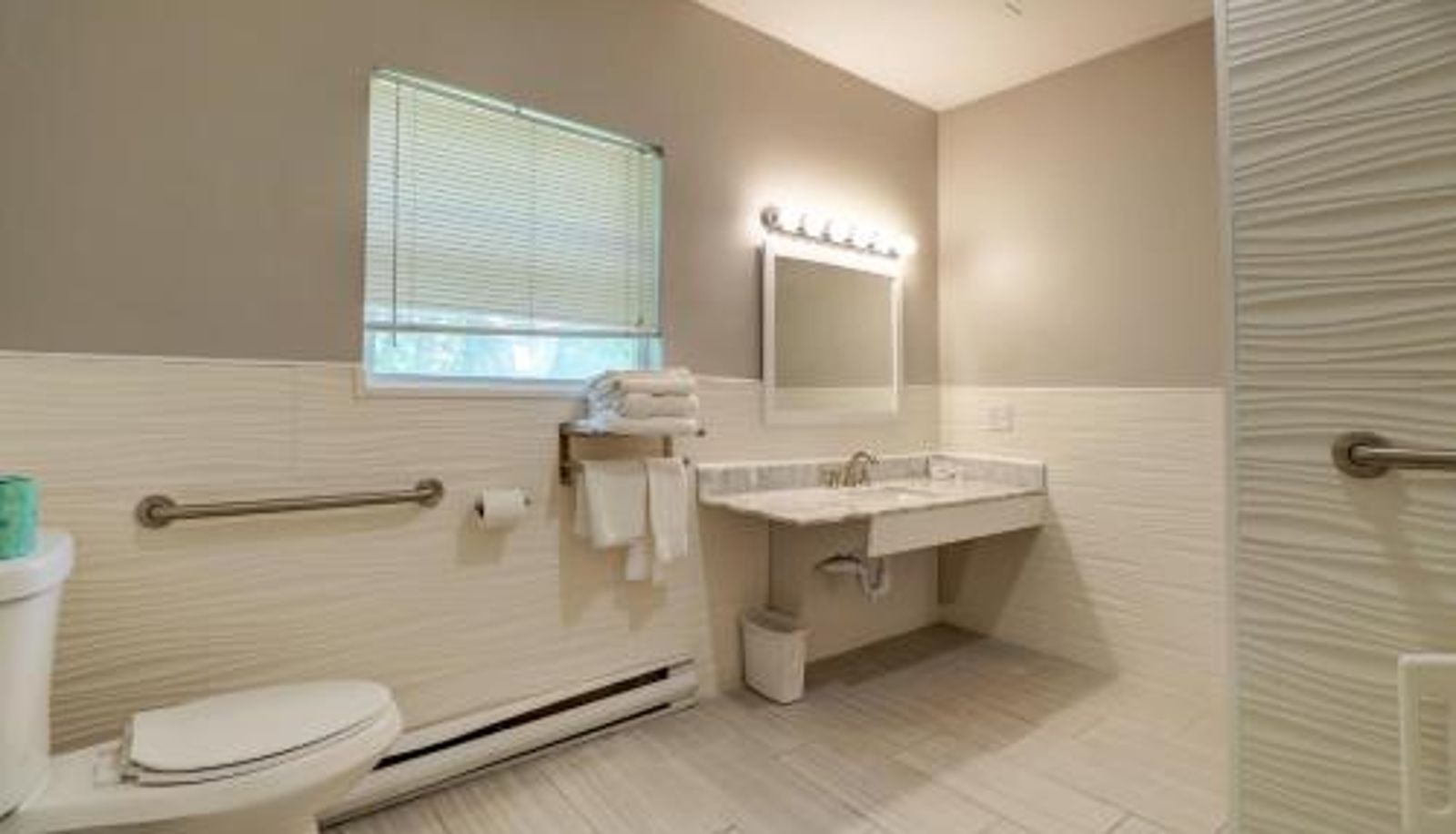 Badezimmer - Hamilton Village Inn