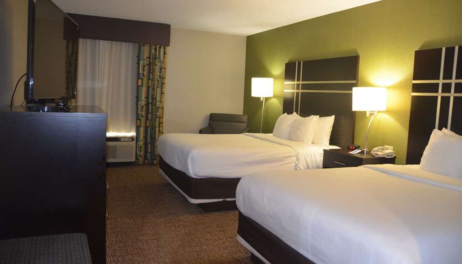 Zimmer - Comfort Inn & Suites Maumee - Toledo (I80-90)