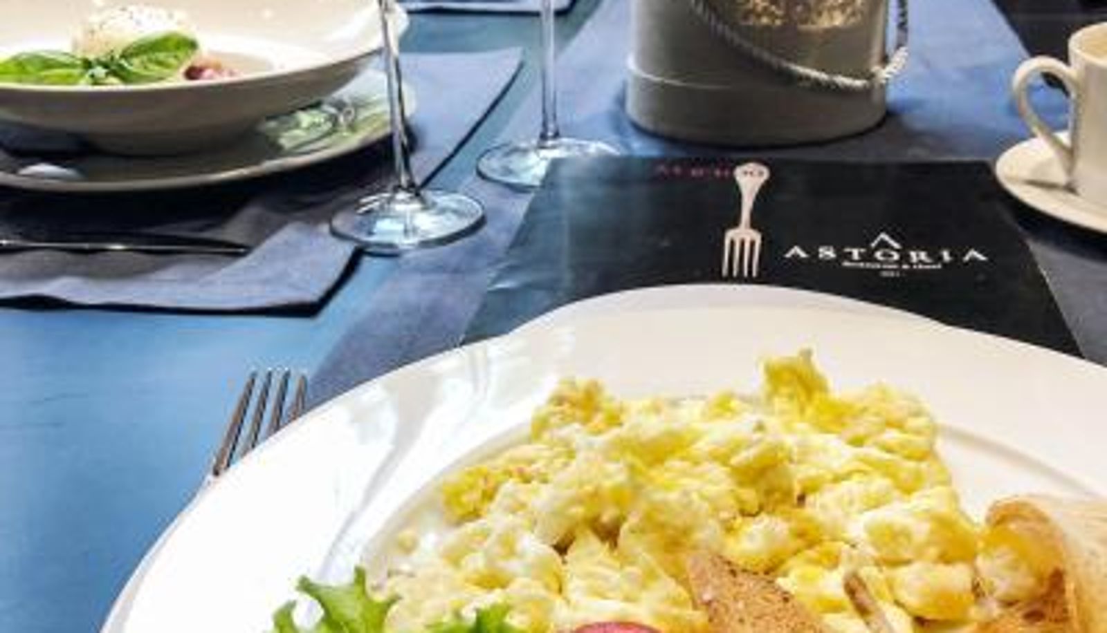 Frühstücksraum innerhalb des Restaurants - ASTORIA Boutique Hotel