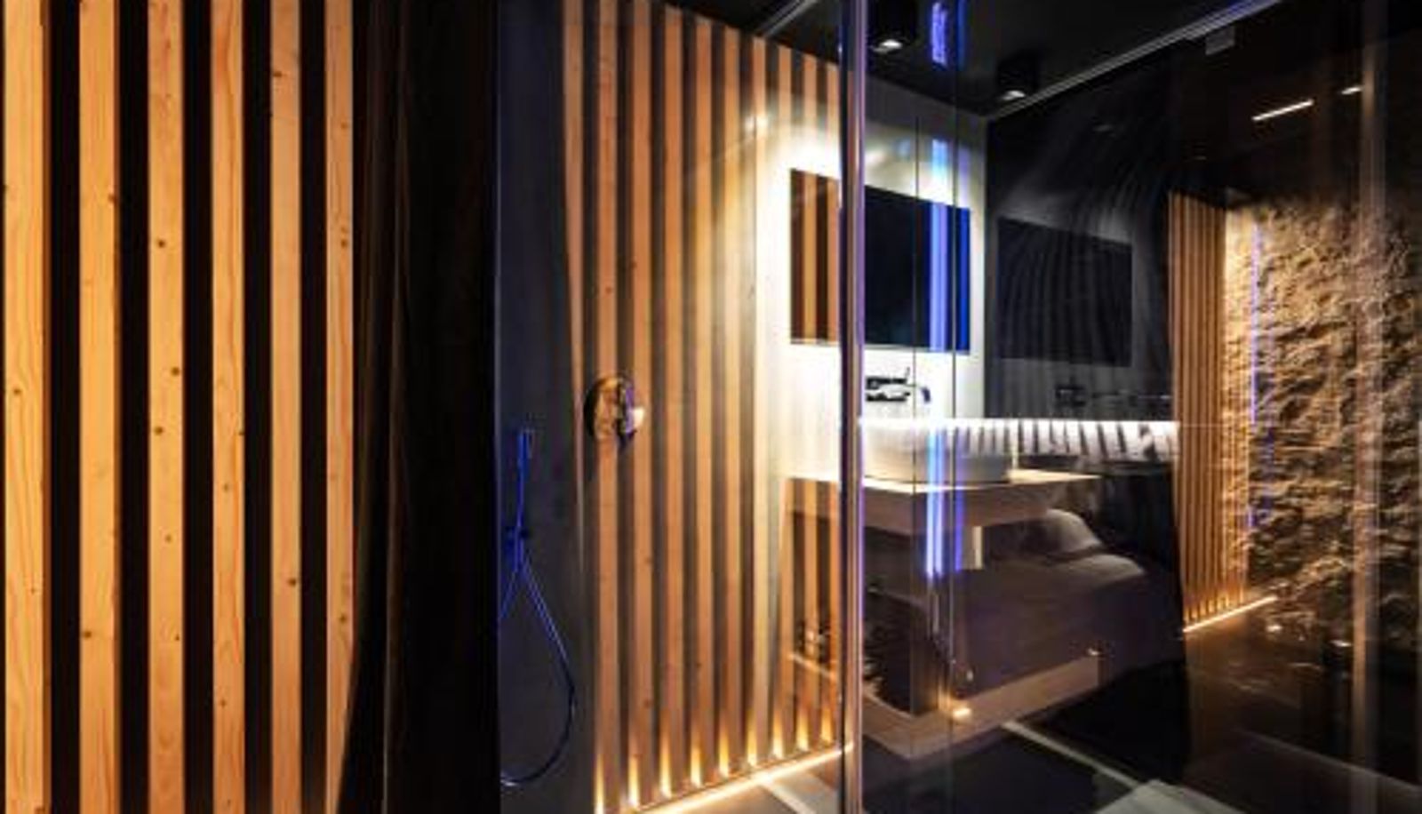 Info - The Black Boutique -- Turistea Suites