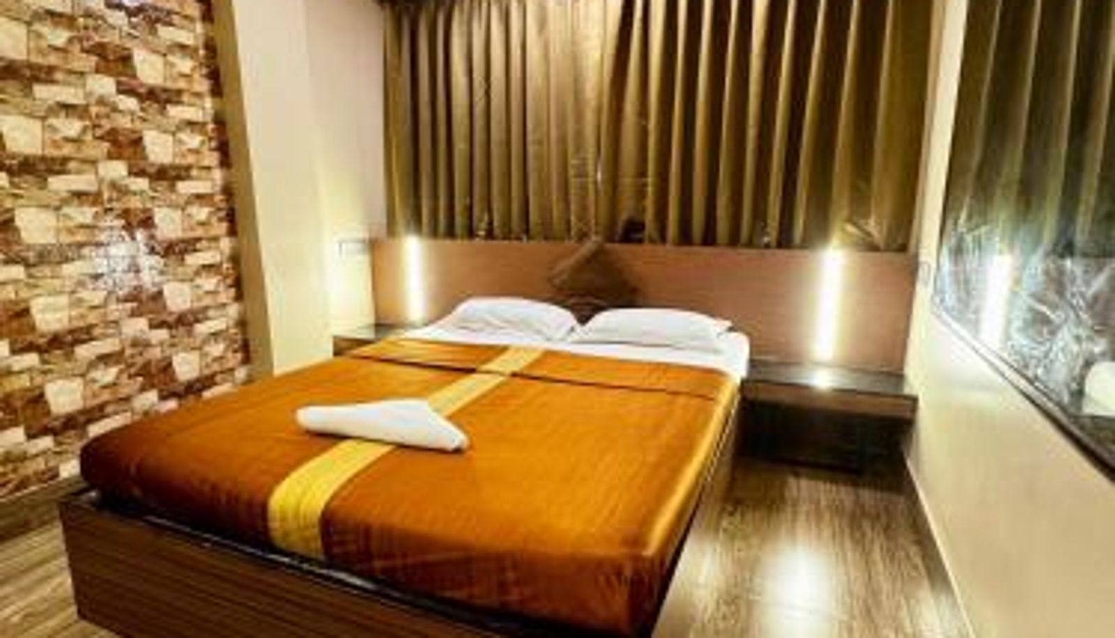 Info - Silver Line Hotel - Kolkata Nr Netaji Subhash Chandra Bose International Airport with Airport Drop