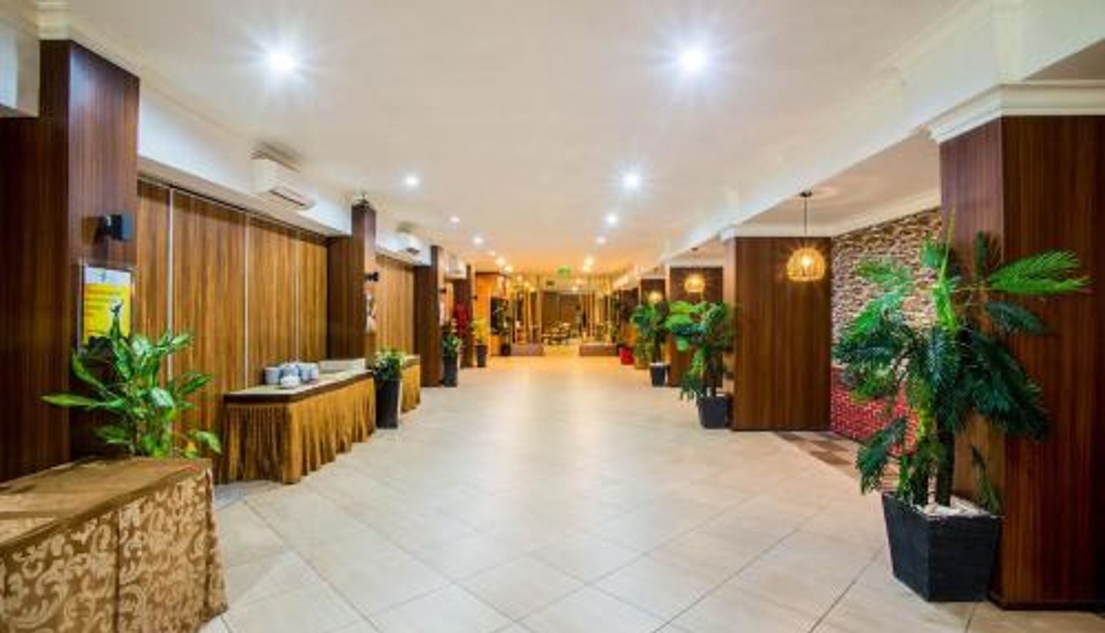 Reception - Royal Park Hotel