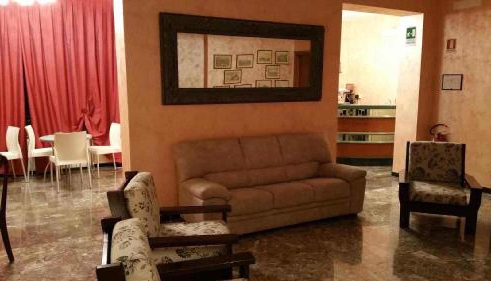 Recepción - Hotel Redi