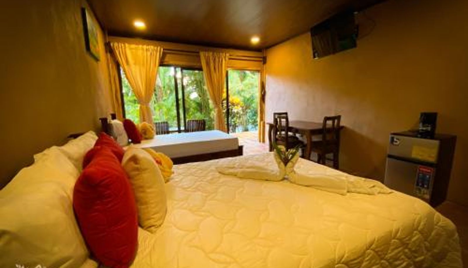 Room - Hotel Heliconias Nature Inn & Hot Springs