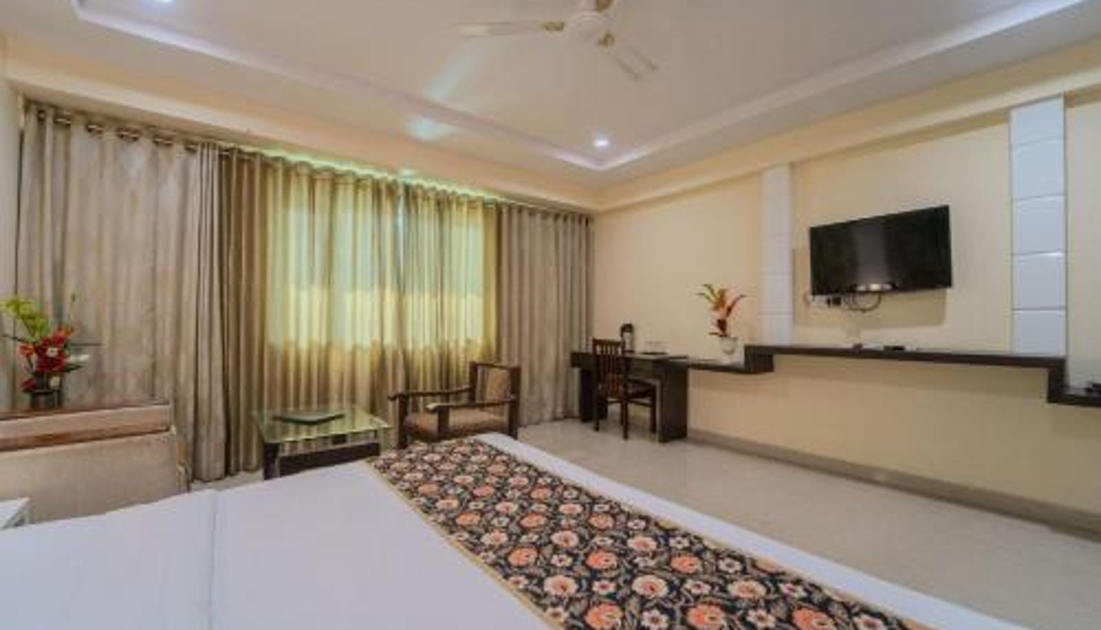 Room - Hotel City Square By KeyMagics