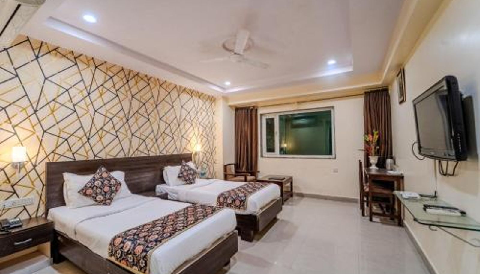 Room - Hotel City Square By KeyMagics