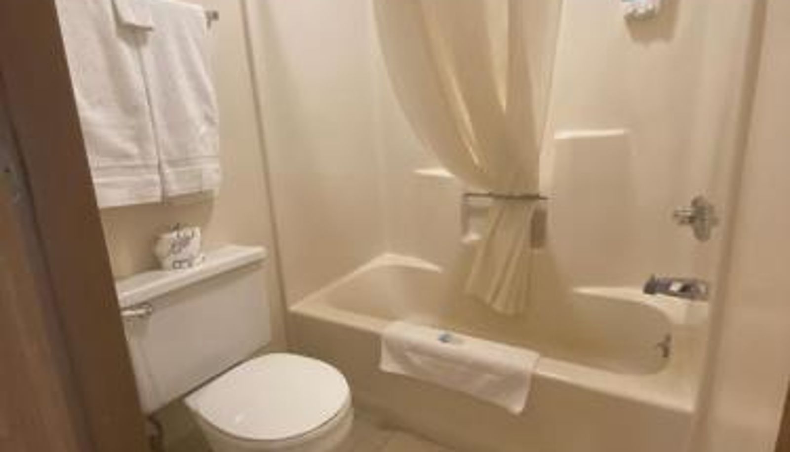 Bathroom - Village Inn on the Lake
