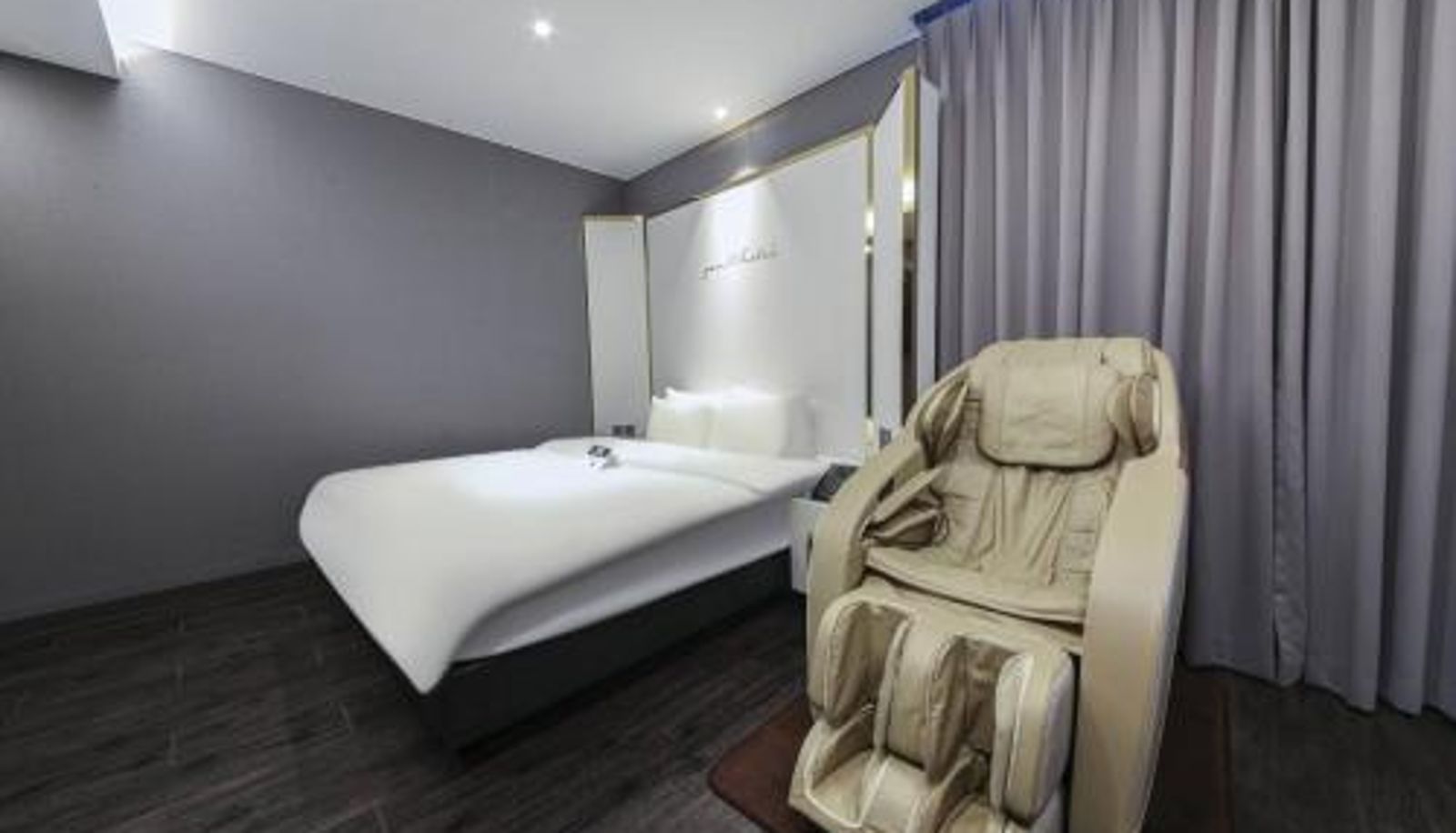 Room - Hotel Zam 101