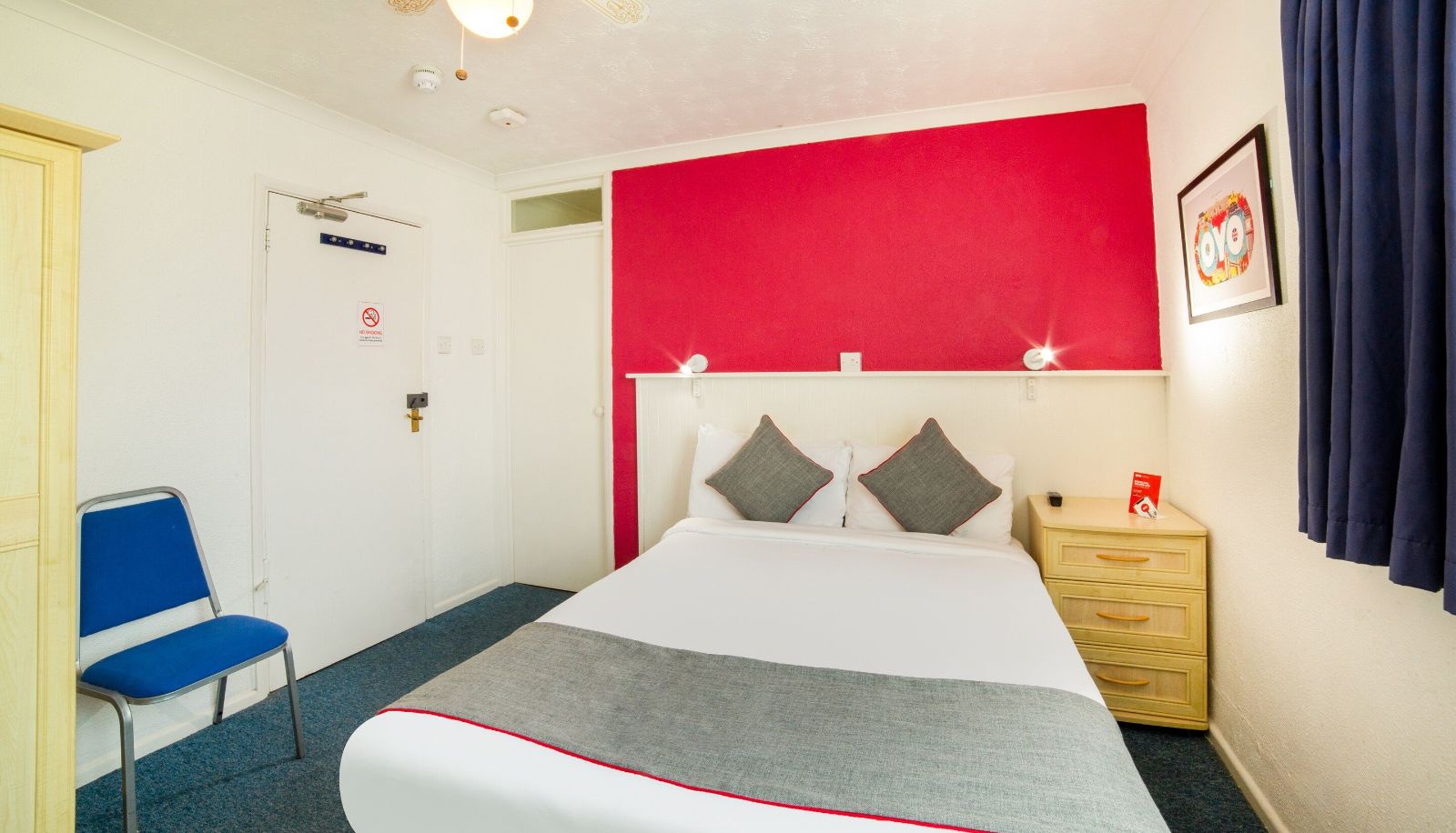 Room - OYO Marina