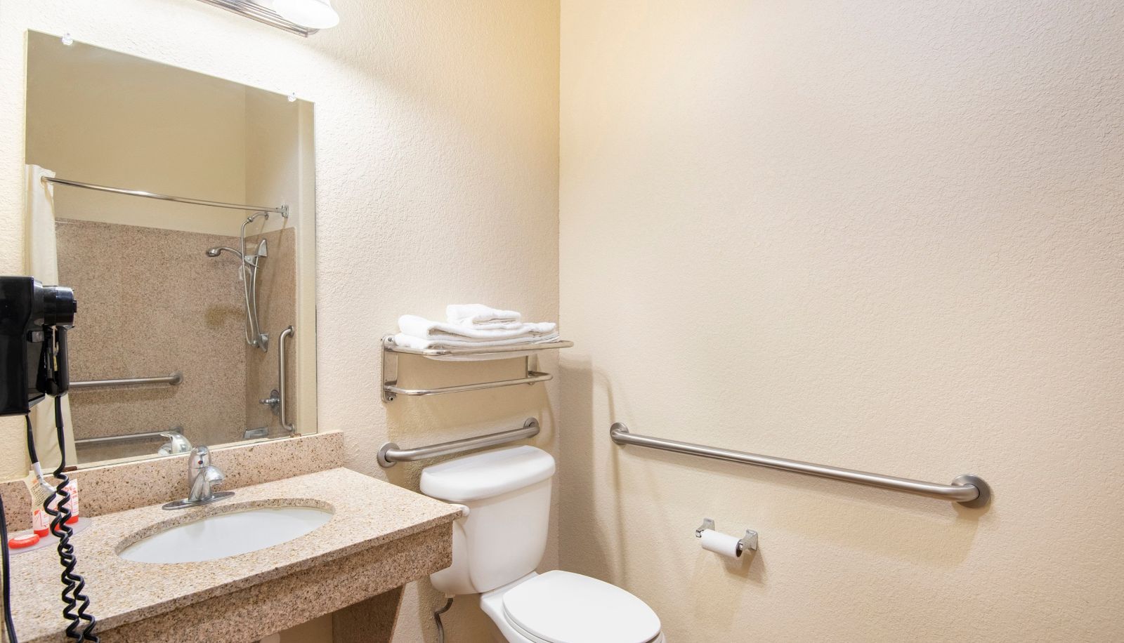 Zimmer - OYO Townhouse Clute TX Expy 28