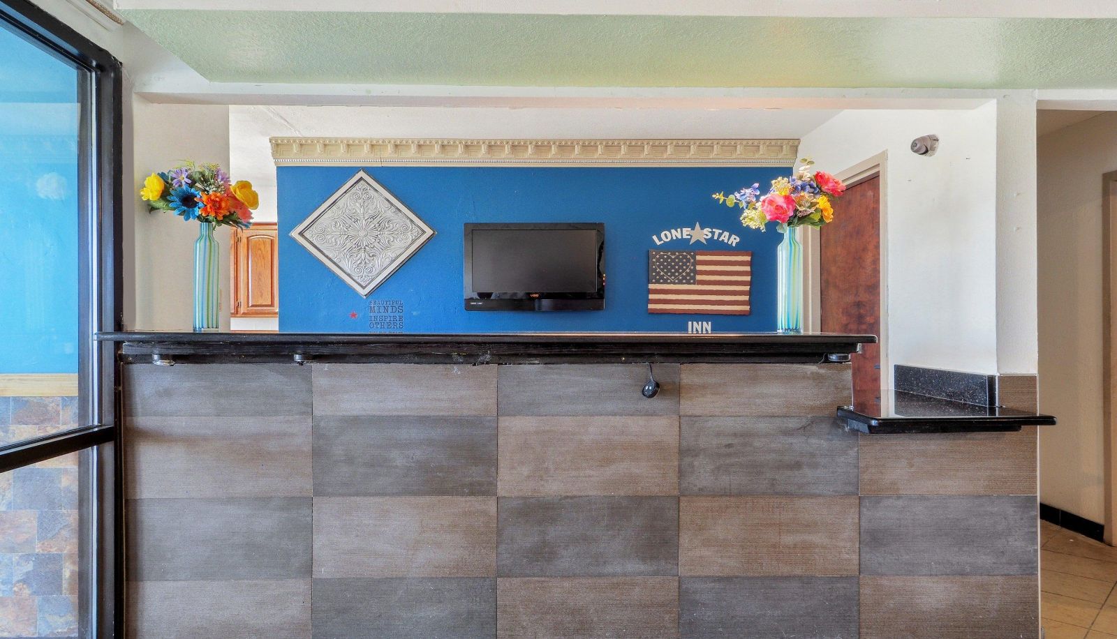 Hall - Lonestar Inn and Suites