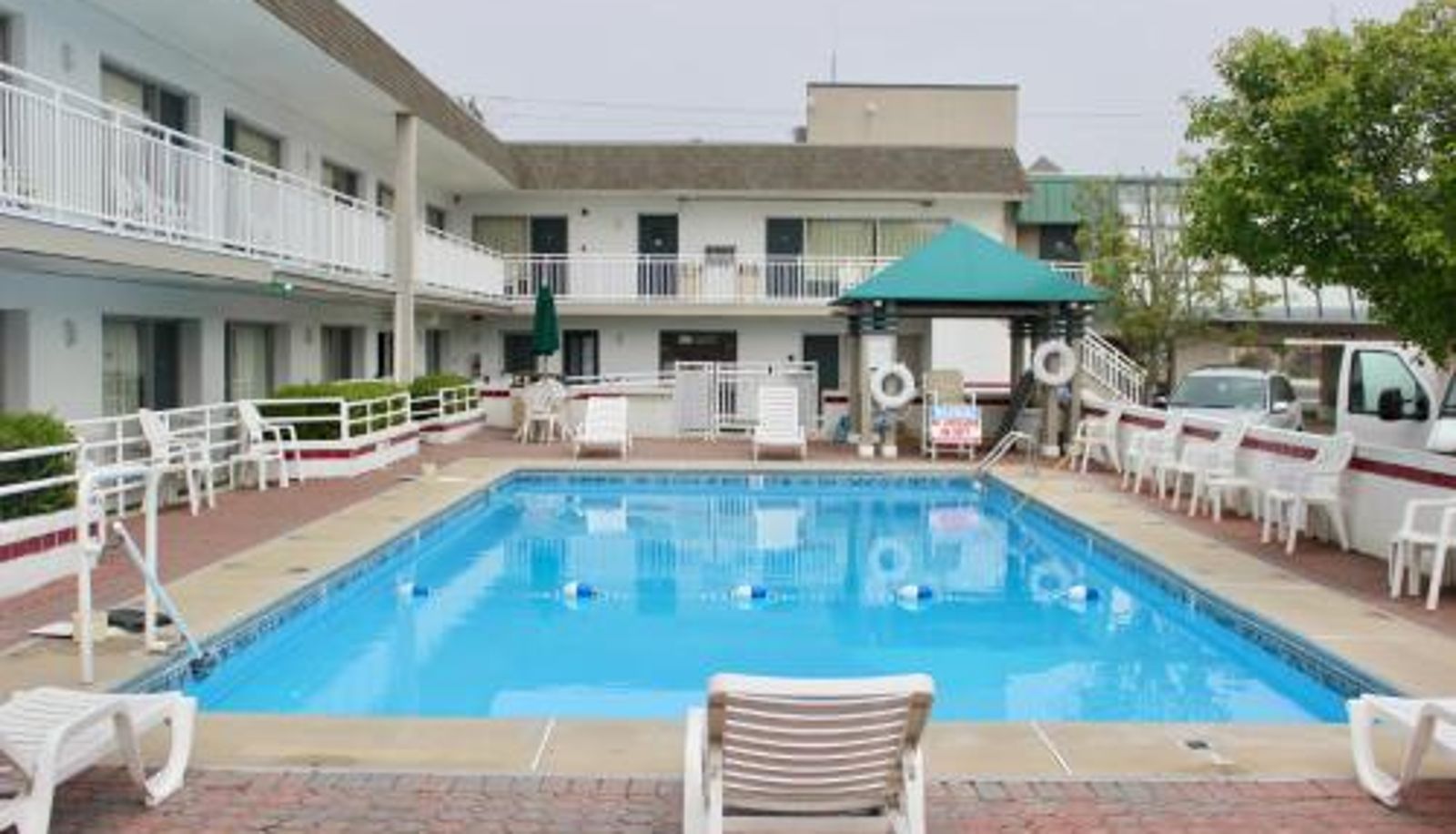 Pool - Ebb Tide Suites