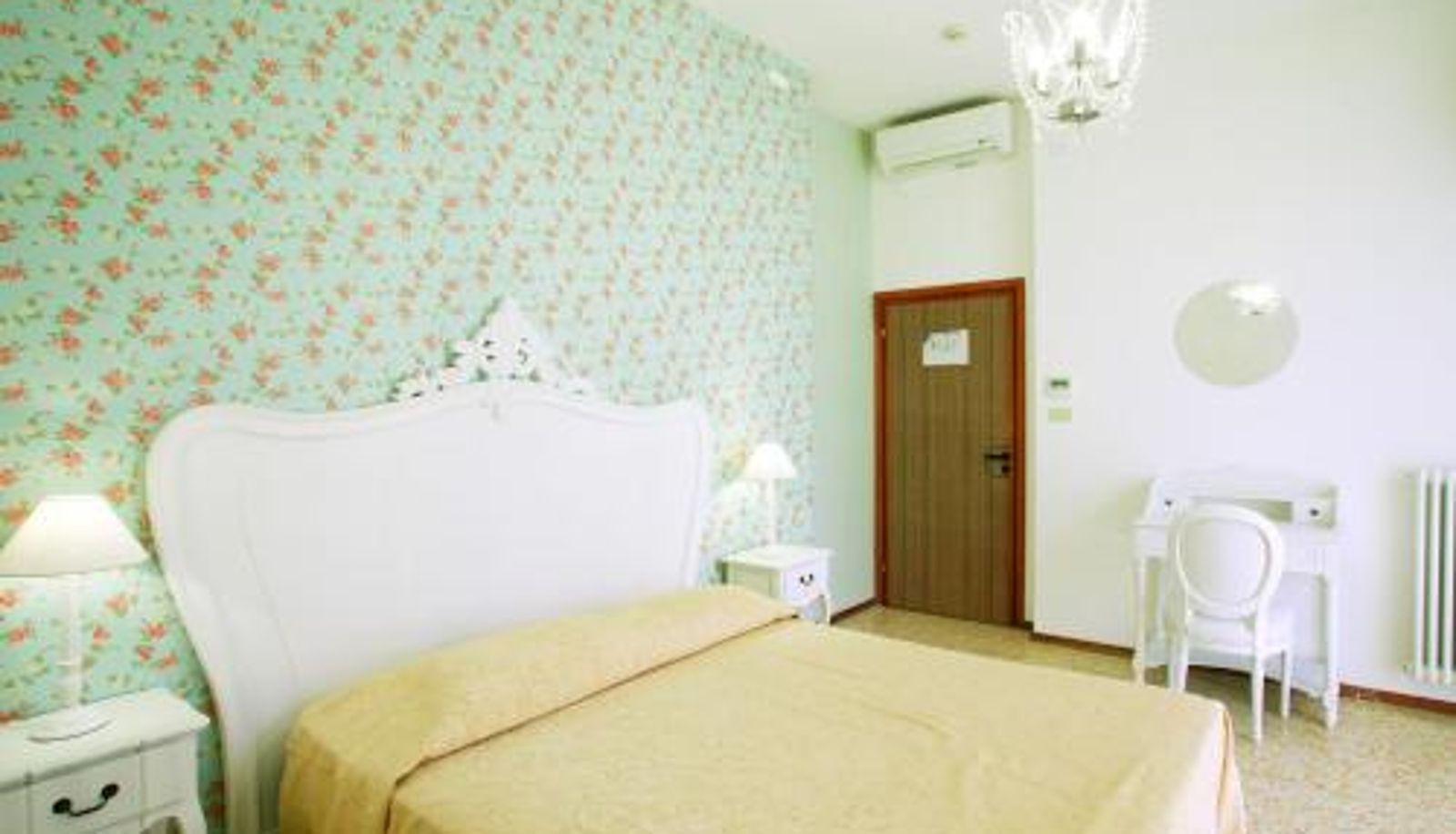 Información - Hotel Holiday Park