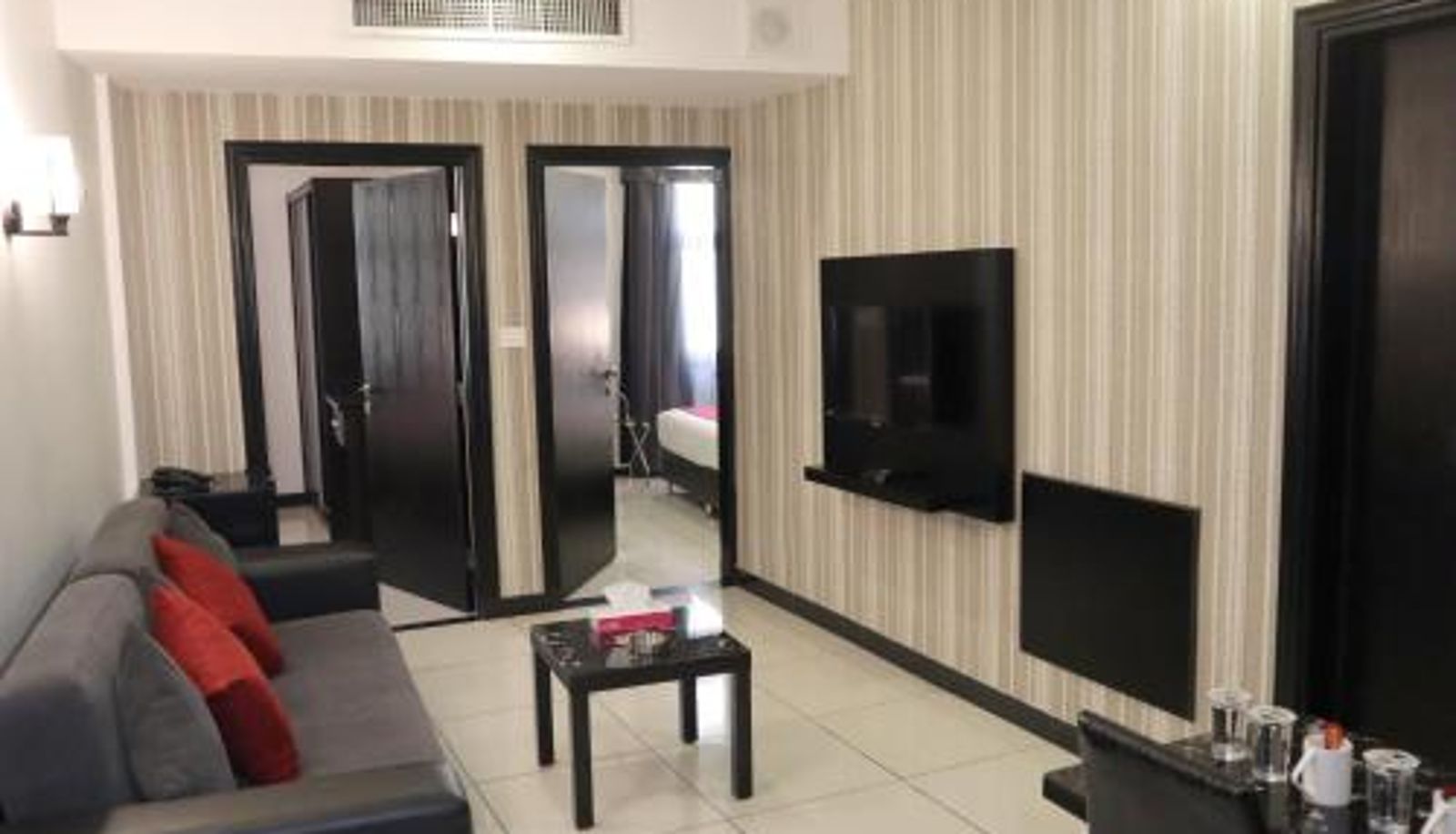 Info - Easy Inn Hotel Suites
