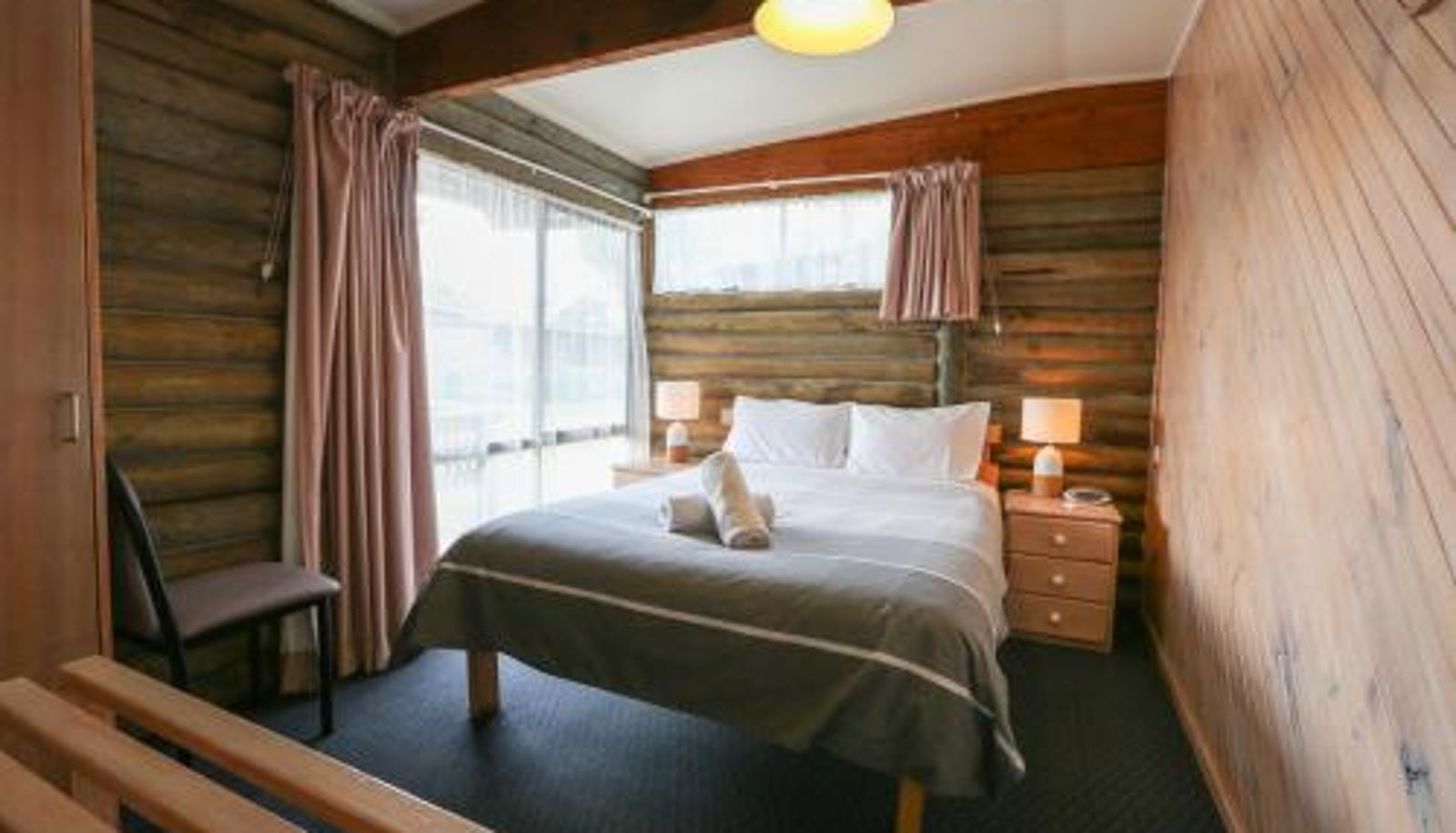 Zimmer - Lazy Acre Log Cabins