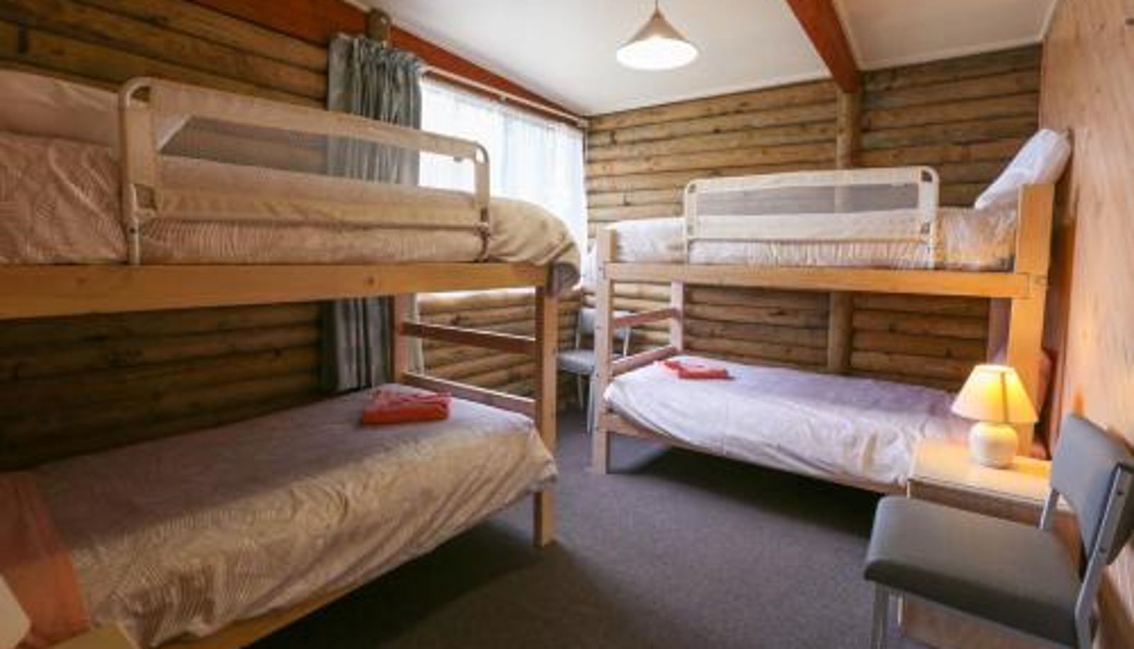 Zimmer - Lazy Acre Log Cabins