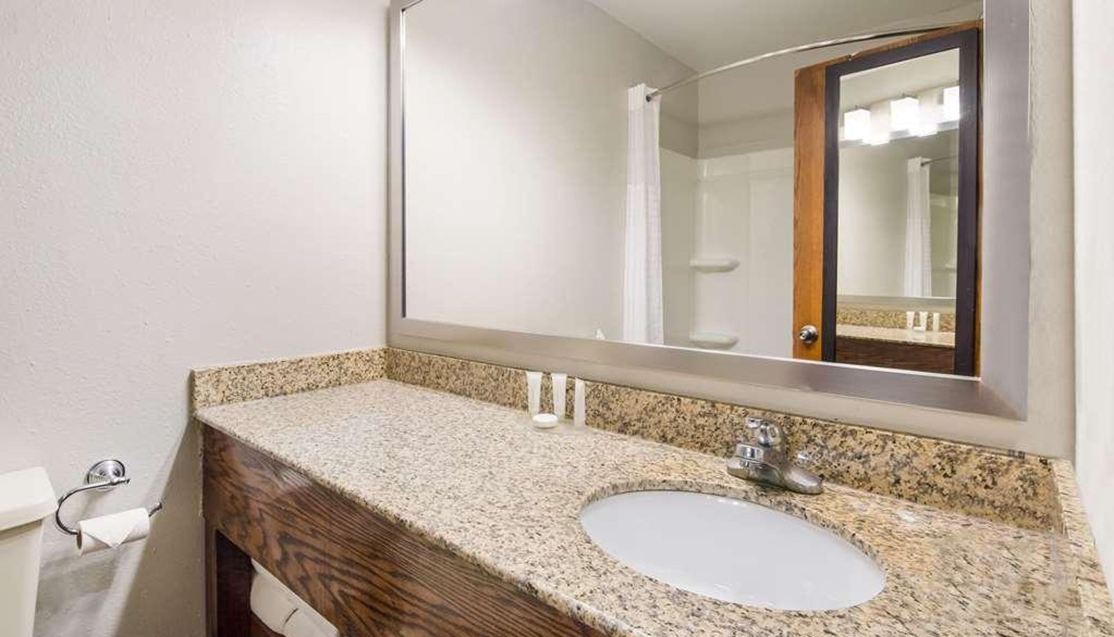 Quadruple room - Spark by Hilton Abingdon I-81 near Fairgrounds