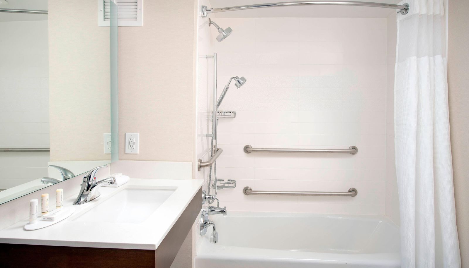 Zimmer - Fairfield Inn and Suites by Marriott Alexandria West-Mark Center