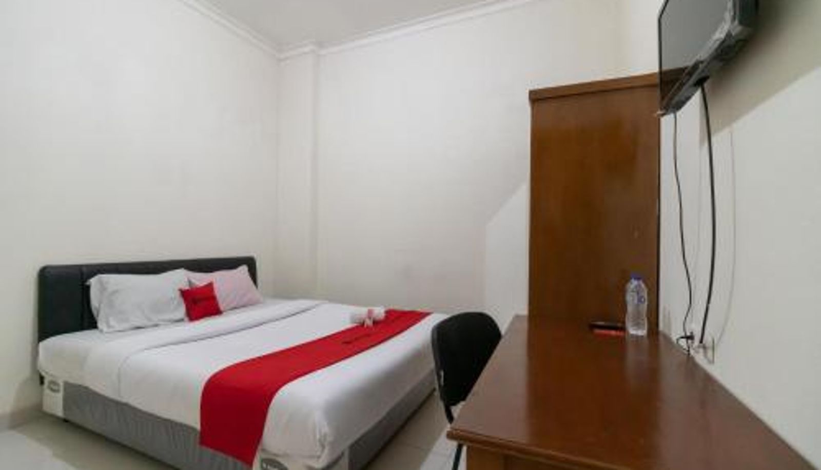 Camera - RedDoorz near Hive Bekasi Harapan Indah