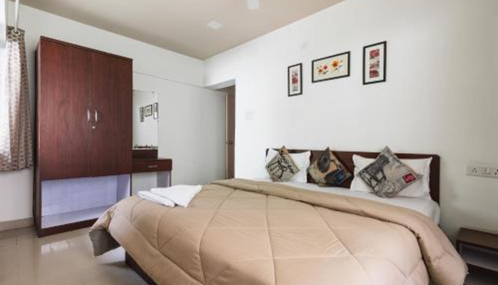 Standardzimmer - Cosmos Luxury Vimannagar