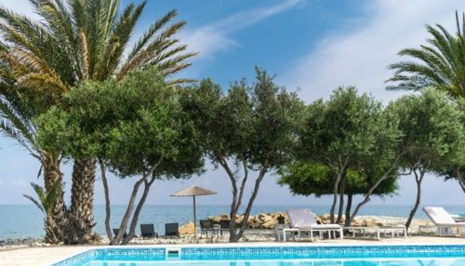 Piscina - Elya Beach Luxury Suites