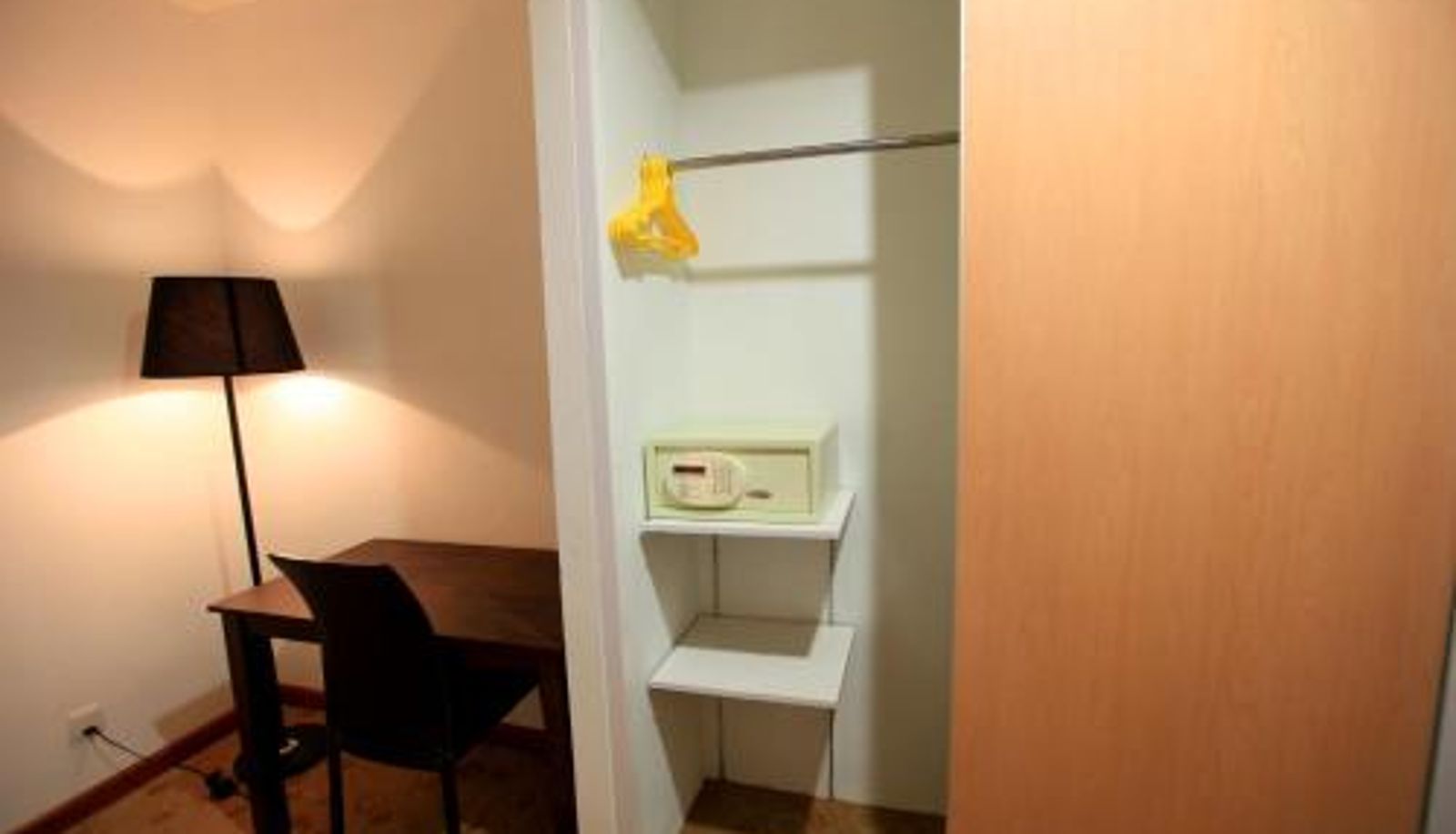 Room - Merdeka Suites Hotel