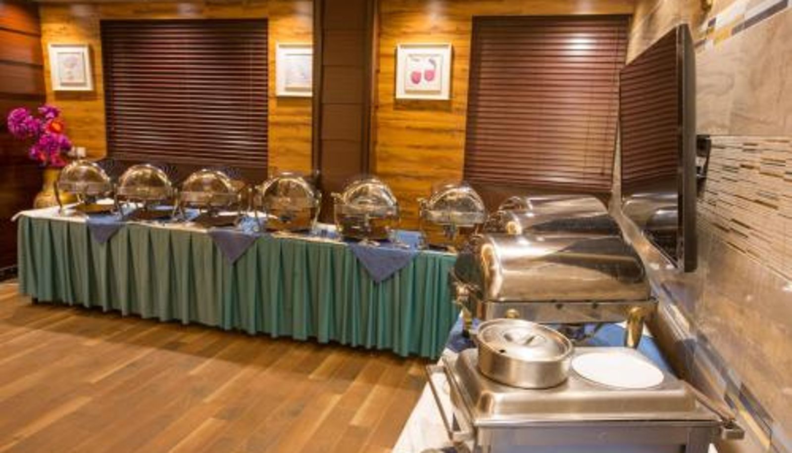 Sala de desayunos dentro del restaurante - Luxury hotel apartments