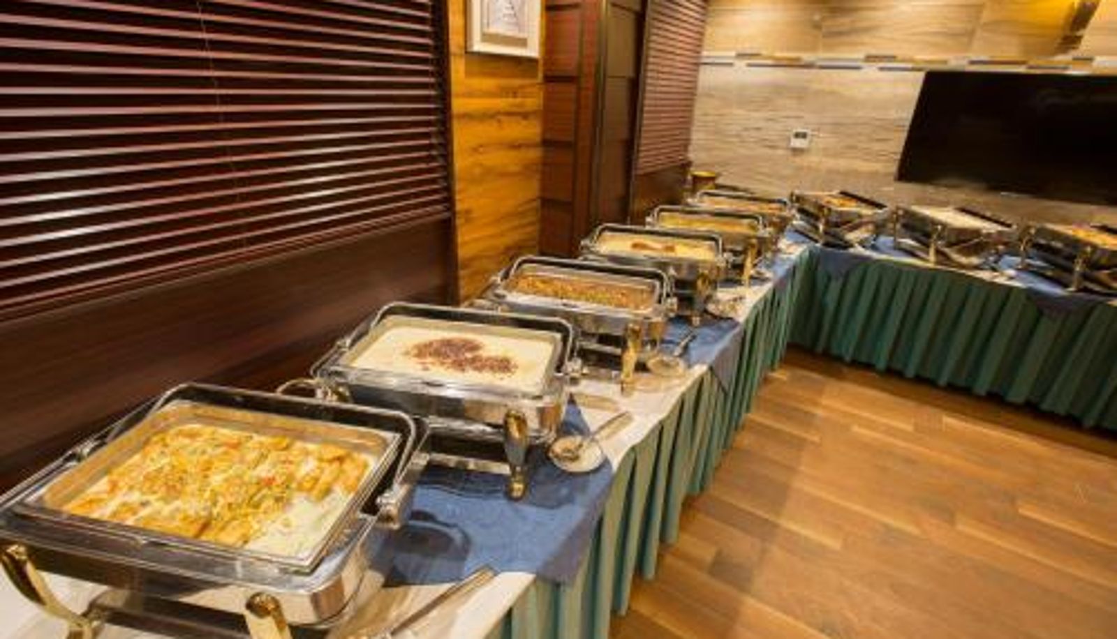 Sala de desayunos dentro del restaurante - Luxury hotel apartments