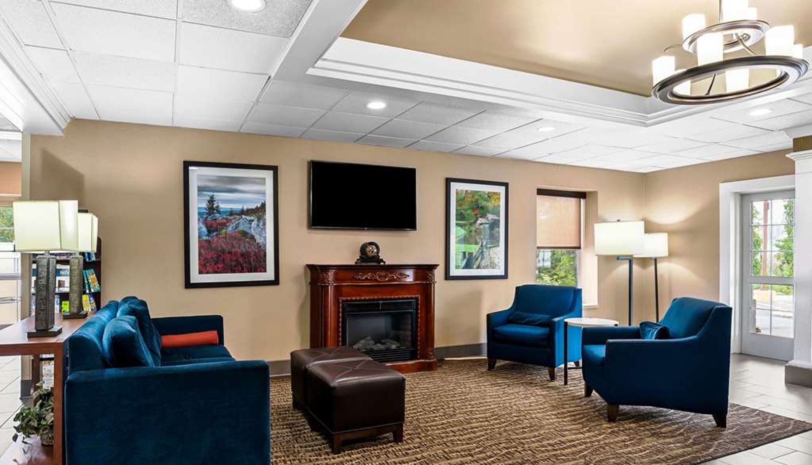 Hall - Comfort Inn & Suites Staunton