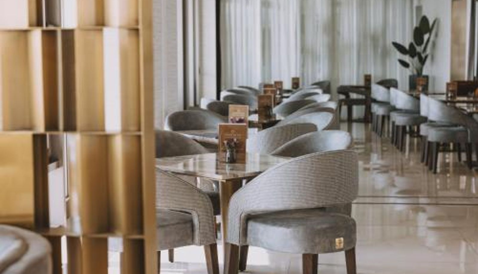 Salle de petit-déjeuner dans le restaurant - Limassol Del Mar
