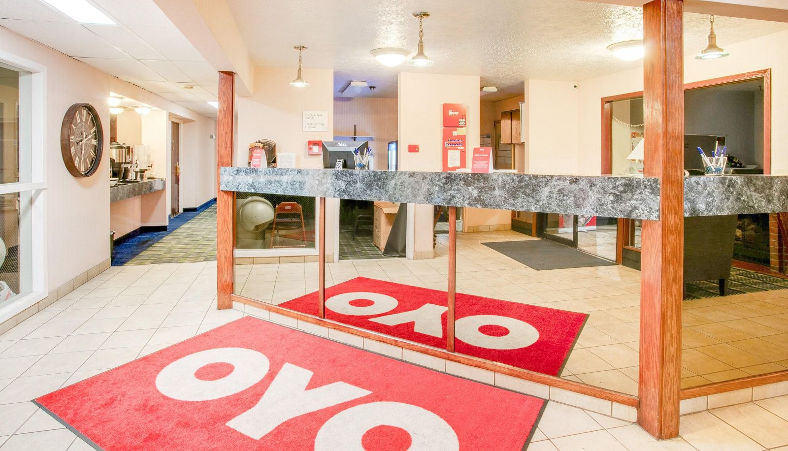Hall - OYO Hotel Spokane North