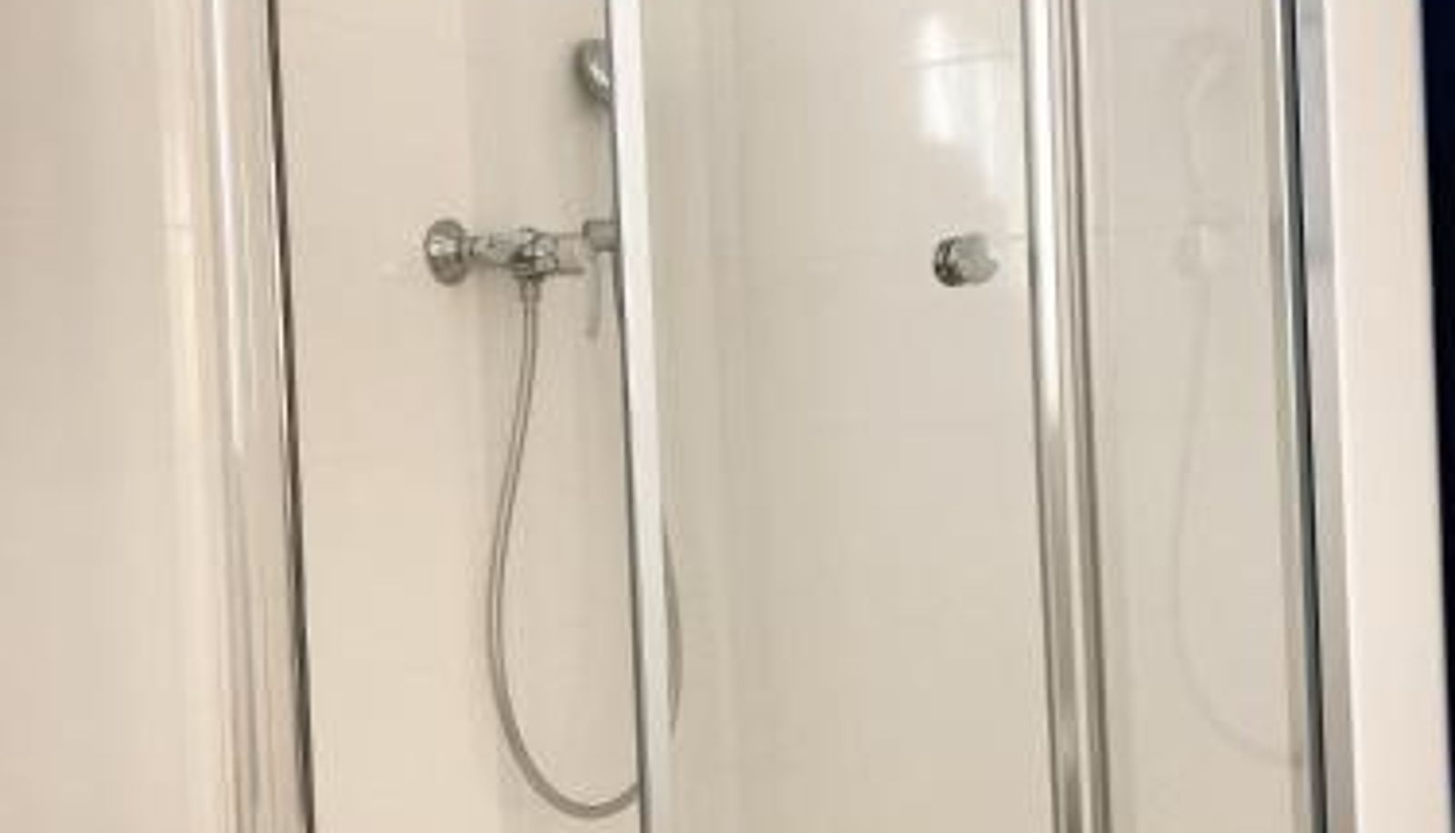 Bathroom - ibis budget Rouen Nord Isneauville